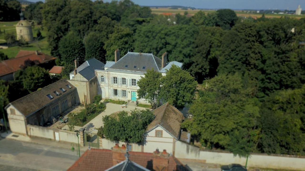 Bed and Breakfast Yxie - Manoir Des Arts Villeblevin Exterior foto