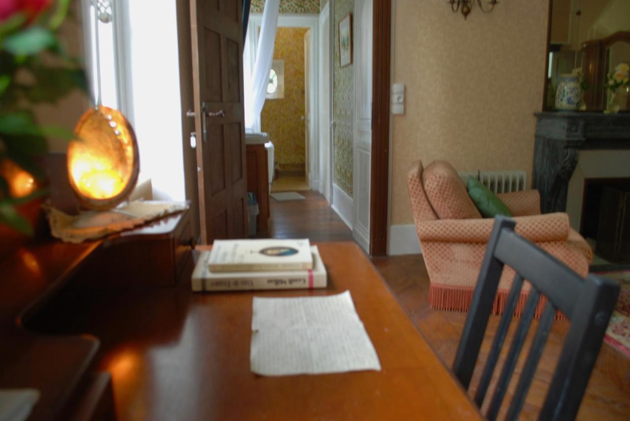 Bed and Breakfast Yxie - Manoir Des Arts Villeblevin Exterior foto